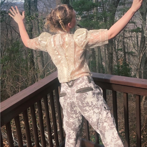 Meet your Posher, Tira - Picture 2 of 3